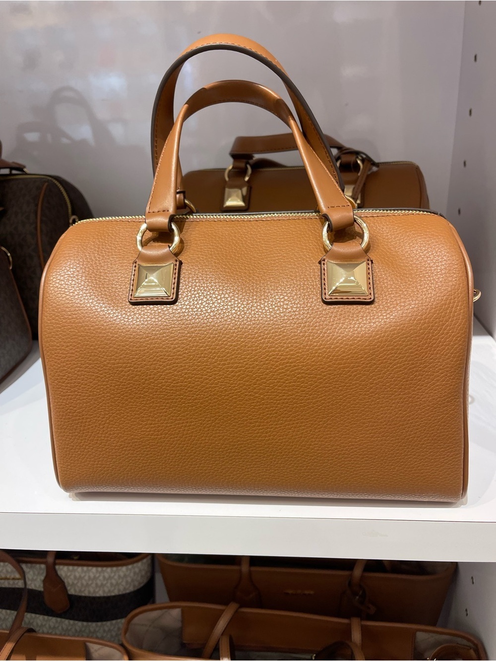 MICHAEL KORS Grayson Medium Pebbled Leather Duffel Bag
Luggage
NWT - Picture 10 of 12